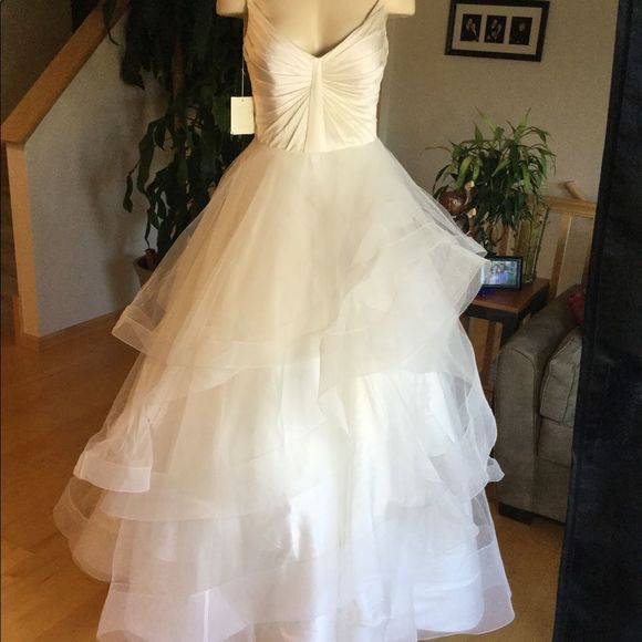 Unique designs from Mathew Christopher 100… - Picture 11 of 17